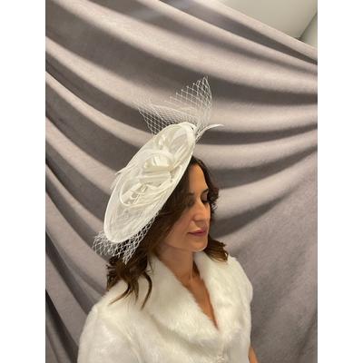 Beyaz Kumaş Fiyonk Ve File Detaylı Şapka Vualet Nikah Kepi