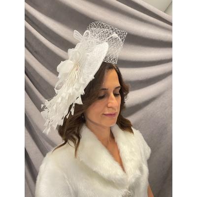 Beyaz Tüylü Çiçek İşlemeli Ve File Detaylı Şapka Vualet Nikah Kepi