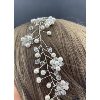 Kristal Ve İncilerle Süslenmiş Çiçek Deseni Detaylı Gelin Tacı