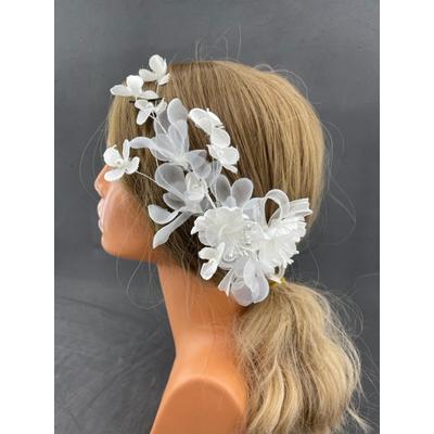 Beyaz Çiçek ve Tül Detaylı Nişan Kına Gelin Saç Tokası