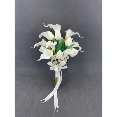 Beyaz Yeşil Yapraklarla ve Tomurcuk Çiçeklerle Süslenmiş Gala Gelin Çiçeği