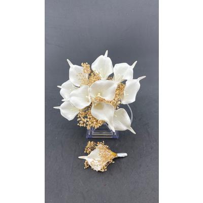 Kır Çiçekleriyle Süslenmiş Beyaz Gala Çiçekli Gelin Buketi ve Damat Yaka Çiçeği