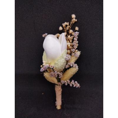 Küçük Mor Çiçek Detaylı Beyaz Lale Damat Yaka Çiçeği 