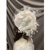 Beyaz Tüylü Çiçek İşlemeli Ve File Detaylı Şapka Vualet Nikah Kepi